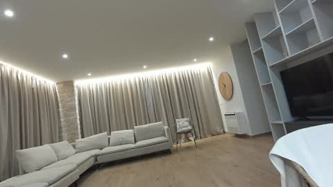 Snapshot of ehotlovea chatting on October 8, 1:32 am Erik and Alice online show from October 8, 1:32 am