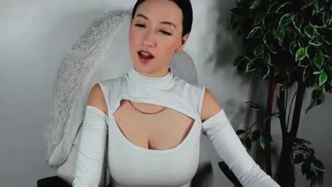 eileenmoores online show from September 28, 6:42 am