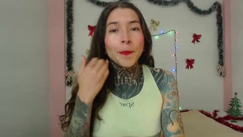 Snapshot of eimytatto_ chatting on December 4, 4:27 pm Carla online show from December 4, 4:27 pm