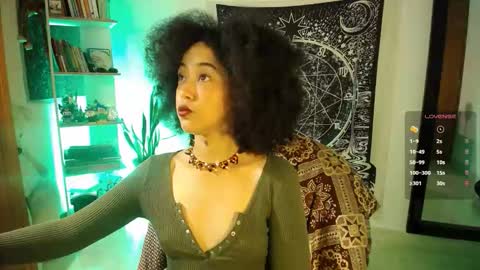 Ela  Help me reach 100 thumbs up online show from February 17, 1:49 am