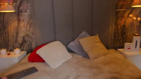   online show from December 5, 1:06 pm