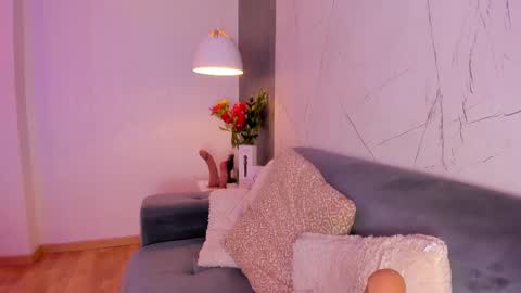   online show from March 4, 12:33 pm