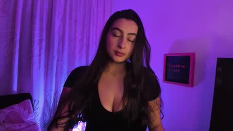 Snapshot of elaia222 chatting on October 24, 5:25 am Elaia online show from October 24, 5:25 am