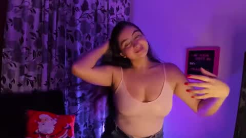 Snapshot of elaia222 chatting on December 27, 9:43 pm Elaia online show from December 27, 9:43 pm