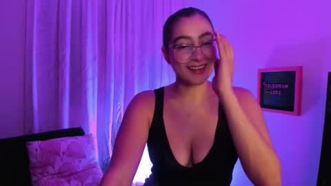 Snapshot of elaia222 chatting on October 22, 4:28 am Elaia online show from October 22, 4:28 am