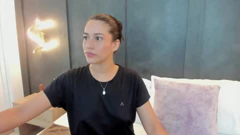 E L A I A online show from July 25, 8:05 pm