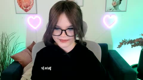 Your sweet girl online show from December 7, 4:47 pm