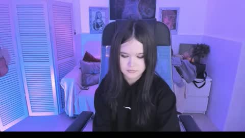 Snapshot of elainebeness chatting on October 24, 7:21 pm Your sweet girl online show from October 24, 7:21 pm