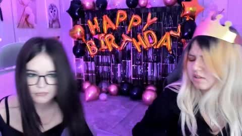 Snapshot of elainebeness chatting on October 19, 8:33 pm Your sweet girl online show from October 19, 8:33 pm