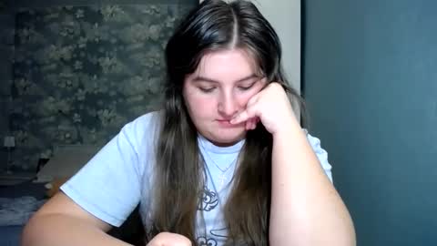 Elanis online show from April 18, 8:31 pm