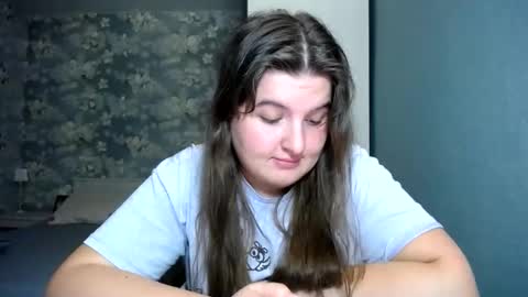 Elanis online show from April 20, 6:11 pm