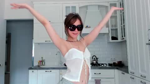 ELA 3 online show from July 28, 12:48 pm