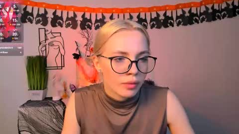 elara_mi online show from November 3, 9:24 am