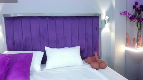 Snapshot of elaradusk chatting on October 21, 5:00 am Ela online show from October 21, 5:00 am