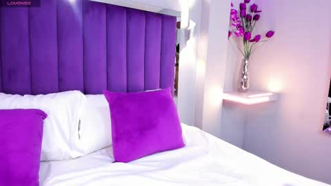 Snapshot of elaradusk chatting on September 24, 4:55 am Ela online show from September 24, 4:55 am