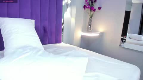 Snapshot of elaradusk chatting on October 4, 6:41 am Ela online show from October 4, 6:41 am