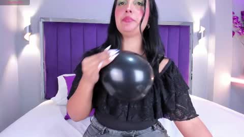 Snapshot of elaradusk chatting on September 25, 5:06 am Ela online show from September 25, 5:06 am