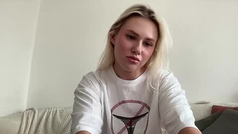 elaraluxxxe online show from September 18, 10:58 am