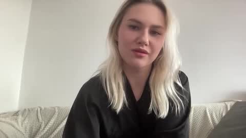 elaraluxxxe online show from October 28, 11:05 am