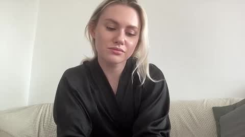 elaraluxxxe online show from October 14, 10:07 am