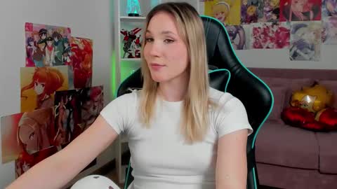 elaravoltage online show from March 15, 5:20 am