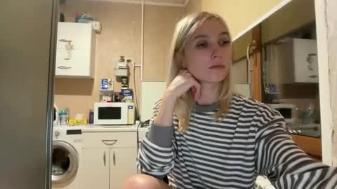 elarawhitmore online show from February 28, 5:45 pm