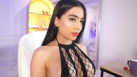 Snapshot of elasummeer chatting on November 1, 2:10 pm Elasummeer online show from November 1, 2:10 pm