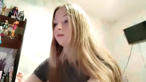 MIa online show from March 3, 9:04 am