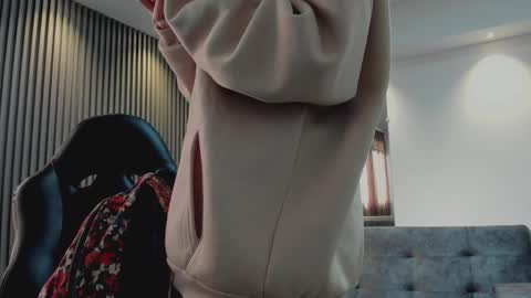 Electra online show from December 2, 11:55 am