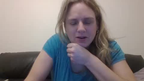 Snapshot of electric_lacey2 chatting on December 15, 10:37 pm electric_lacey2 online show from December 15, 10:37 pm