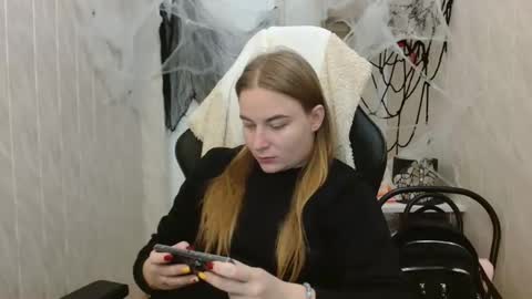 Snapshot of elena_maeer chatting on October 28, 11:27 am Elena online show from October 28, 11:27 am