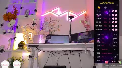 Snapshot of elena_marilyn chatting on October 31, 11:20 pm Elena online show from October 31, 11:20 pm