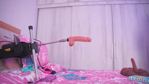 Snapshot of elena_mature chatting on September 13, 7:22 pm Elena online show from September 13, 7:22 pm