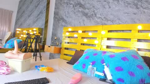 Snapshot of elena_mature chatting on January 22, 7:13 pm Elena online show from January 22, 7:13 pm