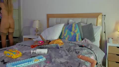 Snapshot of elena_mature chatting on October 29, 10:56 pm Elena online show from October 29, 10:56 pm