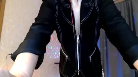 Snapshot of elenaza chatting on February 18, 7:54 pm elenaza online show from February 18, 7:54 pm