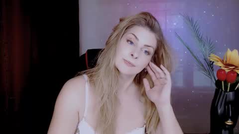 Snapshot of eleonorrres chatting on October 23, 6:30 am Elli online show from October 23, 6:30 am