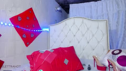 ELETTRA TRUMP online show from March 1, 9:09 am