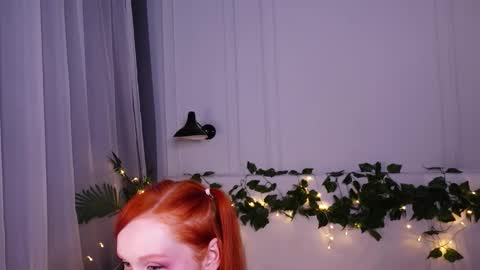 Snapshot of elfamirielle chatting on October 4, 7:25 am Elfa online show from October 4, 7:25 am