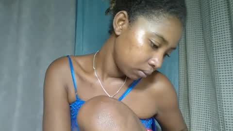 Snapshot of elia011 chatting on February 24, 1:33 am elia011 online show from February 24, 1:33 am