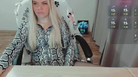 Ella online show from November 12, 7:17 am