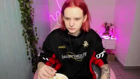 Snapshot of elieiza_xo chatting on October 28, 10:21 am elieiza_xo online show from October 28, 10:21 am