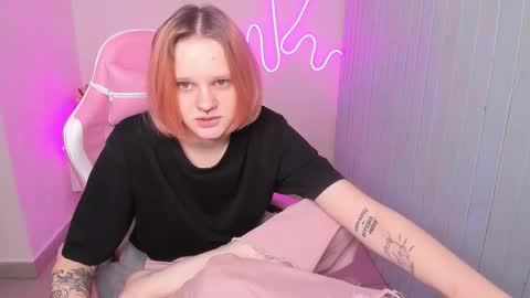 Snapshot of elieiza_xo chatting on October 14, 9:01 am elieiza_xo online show from October 14, 9:01 am