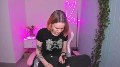 Snapshot of elieiza_xo chatting on October 18, 10:18 am elieiza_xo online show from October 18, 10:18 am