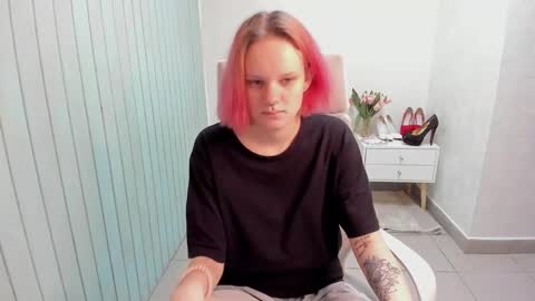 Snapshot of elieiza_xo chatting on September 18, 2:21 am elieiza_xo online show from September 18, 2:21 am