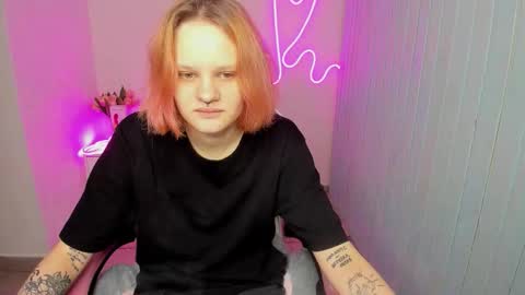 Snapshot of elieiza_xo chatting on October 7, 9:25 am elieiza_xo online show from October 7, 9:25 am