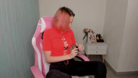 Snapshot of elieiza_xo chatting on October 3, 6:51 am elieiza_xo online show from October 3, 6:51 am