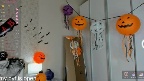 Snapshot of elina_wilgauch chatting on October 22, 1:43 am Elina online show from October 22, 1:43 am