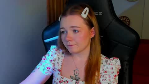 elinavale online show from May 5, 6:33 pm