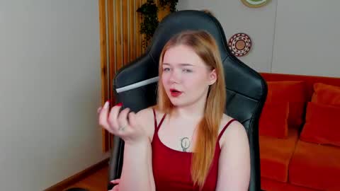 elinavale online show from May 17, 4:06 pm